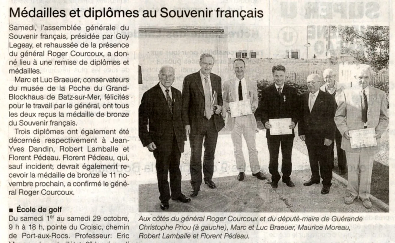 Octobre 2011, Luc et Marc Braeuer sont décorés de la médaille de bronze par le Général Courcoux du Souvenir Français.