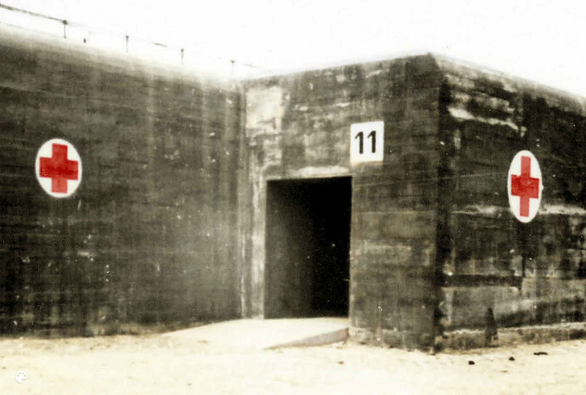 Les bunkers servant d'infirmerie étaient recouverts de croix rouges pour éviter d'être bombardés. © Musée du Blockhaus