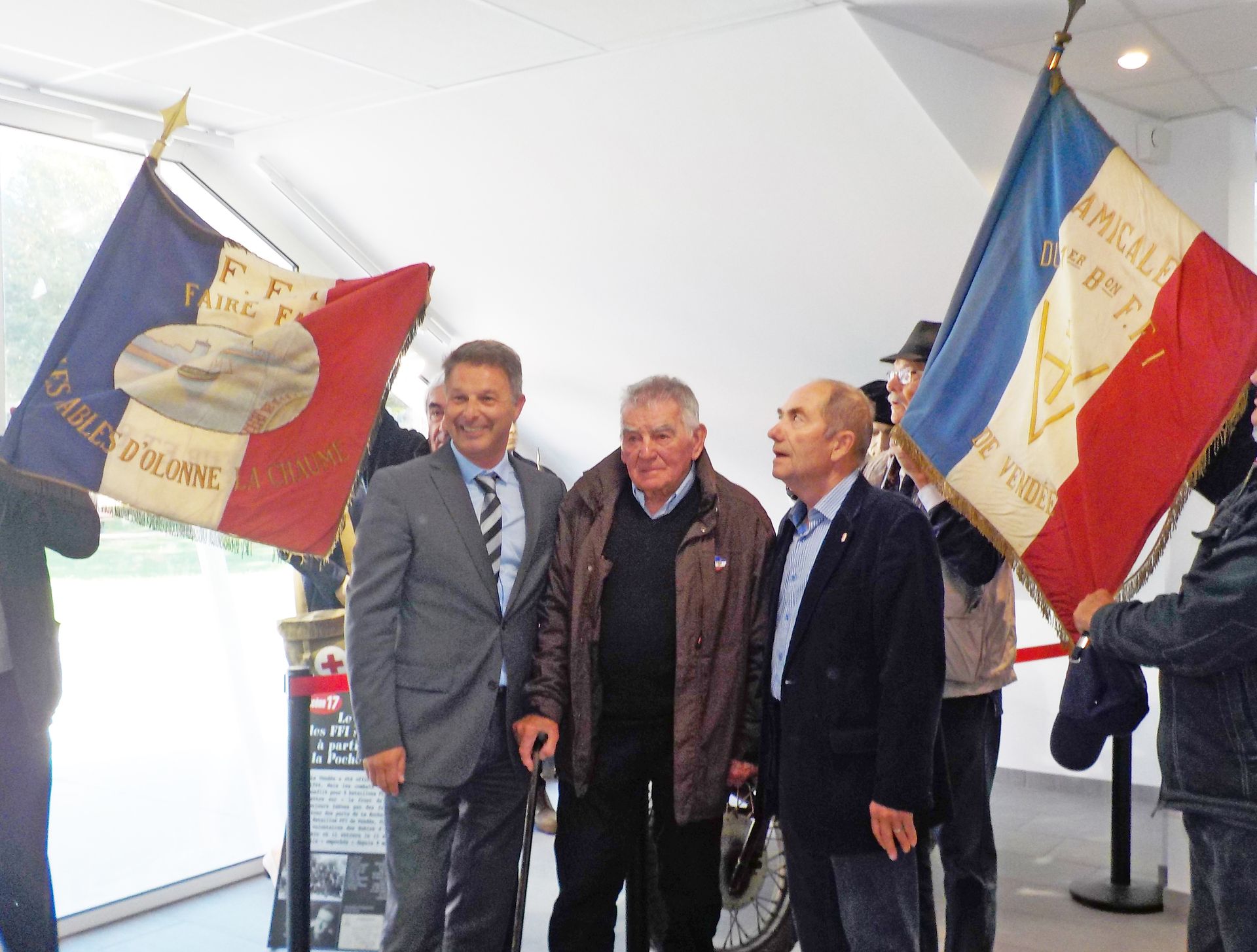 Photo 1 - Légende au-dessus